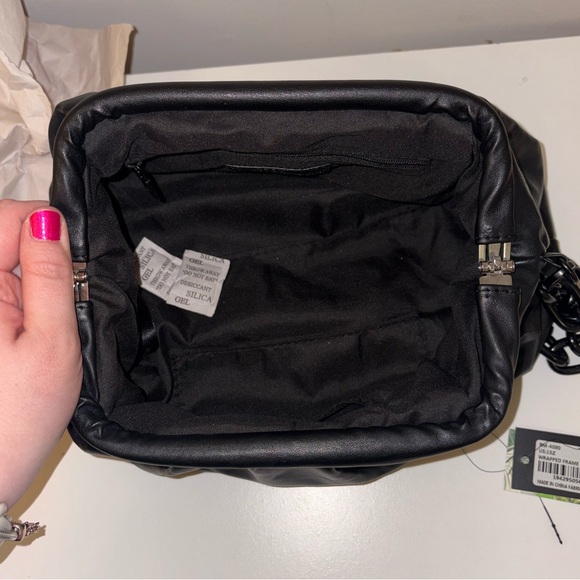 Badgley Mischka Black Chain Clutch (New with Tags Cut Off) - Picture 4 of 10